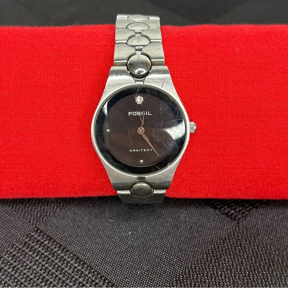 Fossil Arkitekt Woman's Watch. Silver Tone & Black. FS-2759. Needs Battery